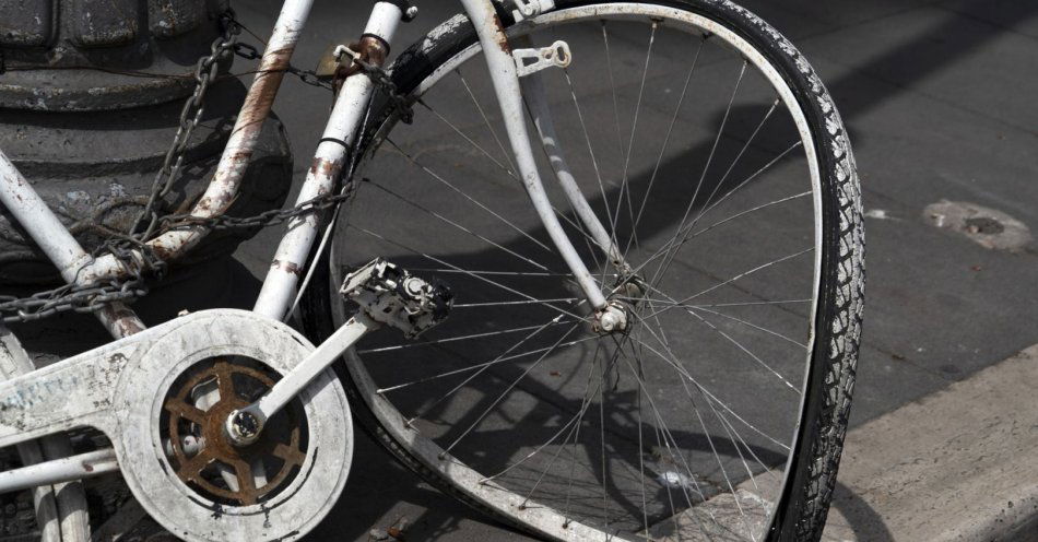 zdjęcie: Potrącenie rowerzystki na przejeździe dla rowerów / v18804972
