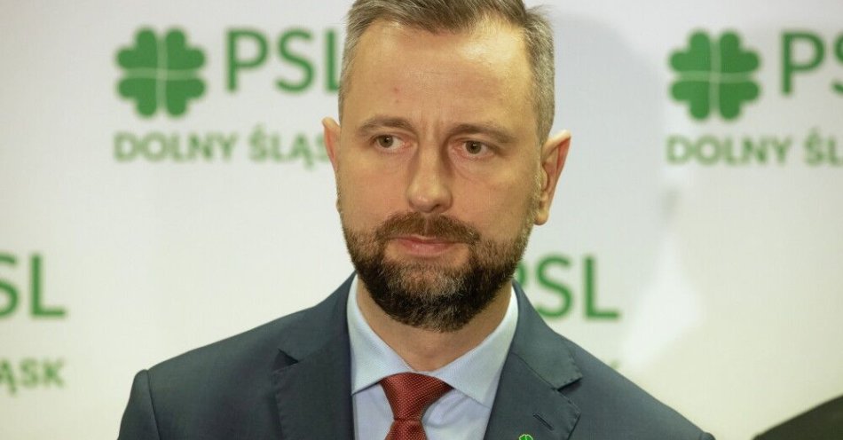 zdjęcie: Kosiniak-Kamysz: PSL jest stabilne, sprawdzone i wiarygodne / Wrocław, 11.10.2025. Wicepremier, minister obrony narodowej Władysław Kosiniak-Kamysz podczas konferencji prasowej w Centrum Kongresowym Politechniki Wrocławskiej we Wrocławiu, 11 bm.  w ramach Wojewódzkiego Zjazdu Polskiego Stronnictwa Ludowego. (amb) PAP/Krzysztof Ćwik