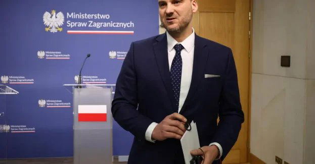 Rzecznik MSZ: lot samolotu specjalnego na Węgry między godz. 18 a 20