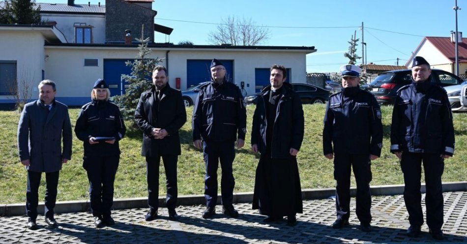 zdjęcie: Nowy radiowóz dla staszowskich policjantów / fot. KPP Staszów