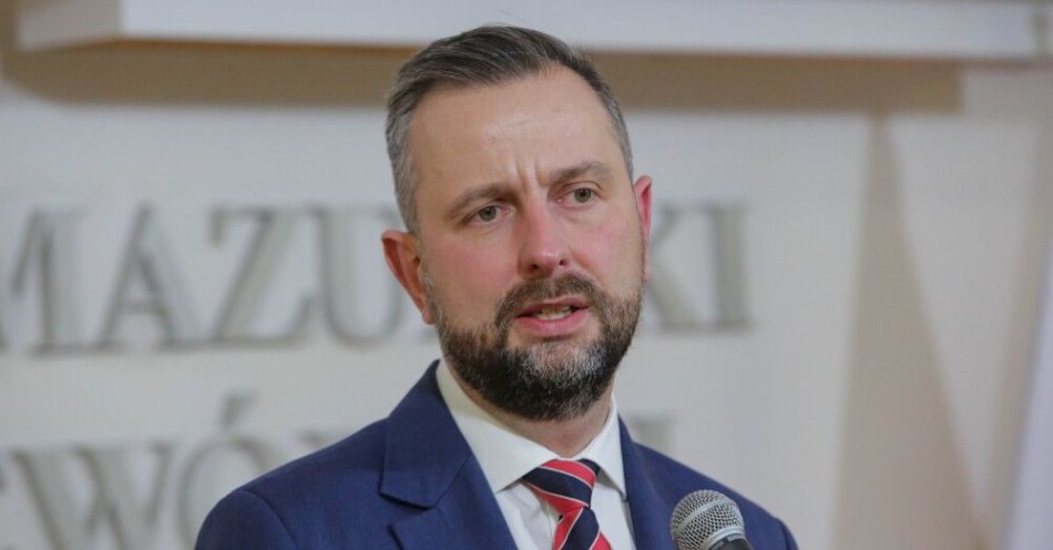 zdjęcie: Kosiniak-Kamysz: będę wnioskował o wsparcie samorządów z warmińsko-mazurskiego w walce z zimą / Olsztyn, 14.01.2026. Wicepremier, minister obrony narodowej Władysław Kosiniak-Kamysz podczas briefingu prasowego po spotkaniu z przedstawicielami samorządu lokalnego oraz kadrą dowódczą służb regionu warmińsko-mazurskiego, 14 bm. w siedzibie Warmińsko-Mazurskiego Urzędu Wojewódzkiego w Olsztynie. Celem odbywającego się ph. „Bezpieczny Region - wspólna odpowiedzialność państwa, wojska i samorządu” spotkania jest ocena aktualnego poziomu gotowości operacyjnej i infrastrukturalnej w rejonie przygr