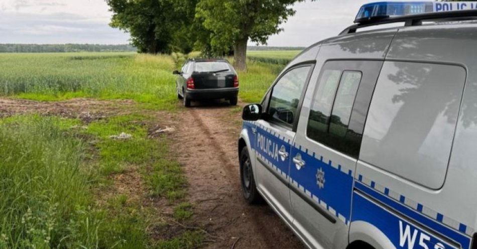 zdjęcie: Miał pięciokrotny zakaz prowadzenia pojazdów i był poszukiwany, zatrzymali go kamieńscy policjanci / fot. KPP w Kamieniu Pomorskim