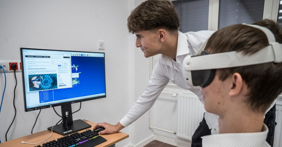 zdjęcie: Lublin doposaża szkoły w sprzęt komputerowy / fot. nadesłane