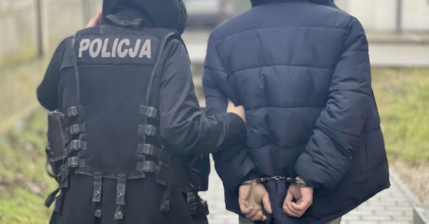 23-latek zatrzymany w związku z kradzieżą rozbójniczą.