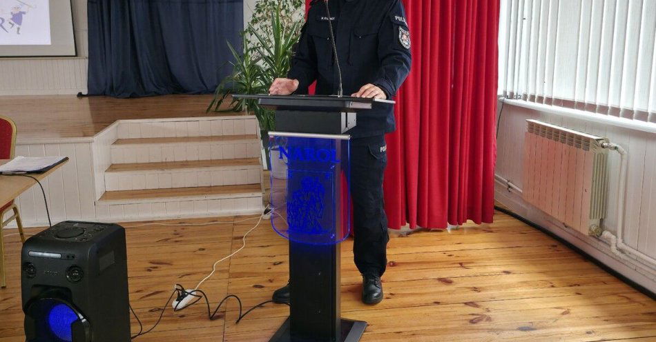 zdjęcie: Seniorzy z Narola zwiększają swoje bezpieczeństwo / fot. KPP w Lubaczowie Fot. KPP Lubaczów