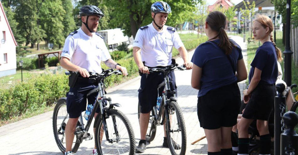 zdjęcie: Rowerowe patrole blisko mieszkańców / fot. KPP w Bytowie