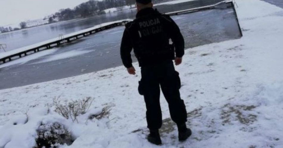 zdjęcie: Policja ostrzega przed wejściem na zamarznięte akweny / fot. KPP w Sztumie
