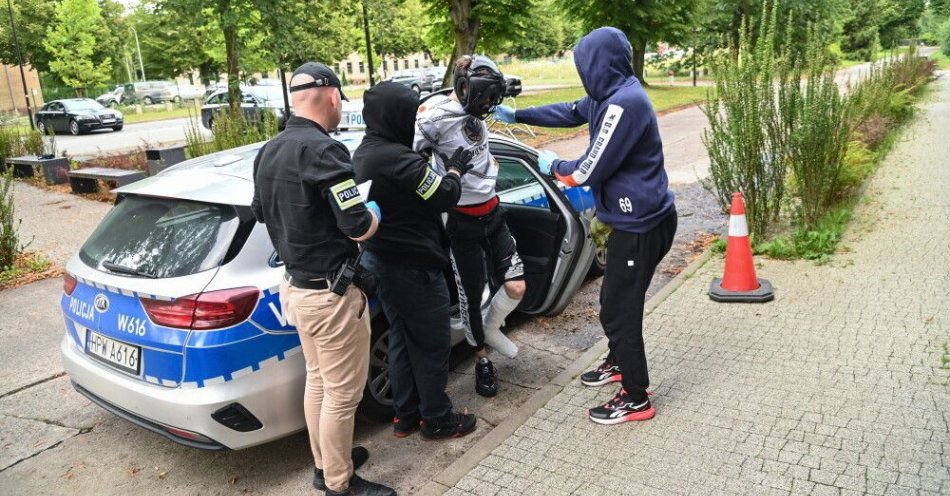 zdjęcie: Prokuratura wnioskuje o areszt dla dwóch 23-latków podejrzanych ws. zabójstwa w Policach / fot. PAP