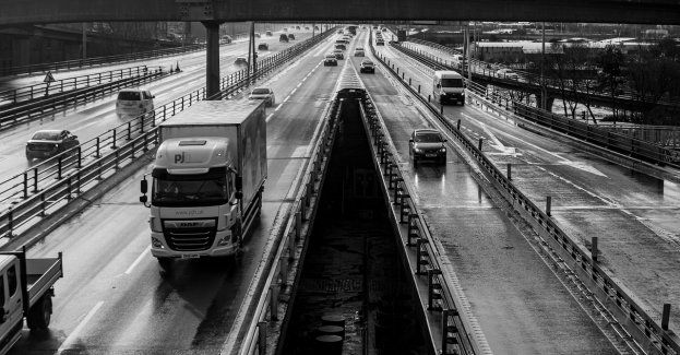 Wyprzedzał ciężarówką inny pojazd ciężarowy na autostradzie