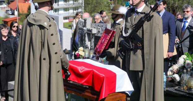 Z wojskowymi honorami pochowano zabitego przez UB Jana Sałapatka „Orła”