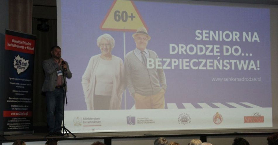 zdjęcie: ,Senior na drodze do… bezpieczeństwa- warsztaty ze staszowskimi seniorami / fot. KPP Staszów
