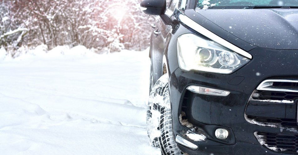 zdjęcie: Citroen wpadł w poślizg i wyrzuciło go z drogi. Pasażerka trafiła do szpitala / pixabay/5999839
