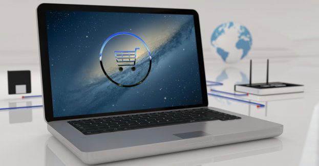 Chciał sprzedać odzież, stracił blisko 10 000 zł