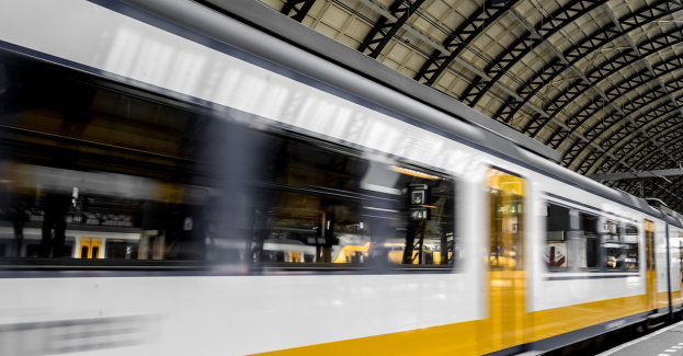 W czwartek z Ukrainy do Polski odprawiono 33,9 tys. osób, tyle samo wyjechało na Ukrainę