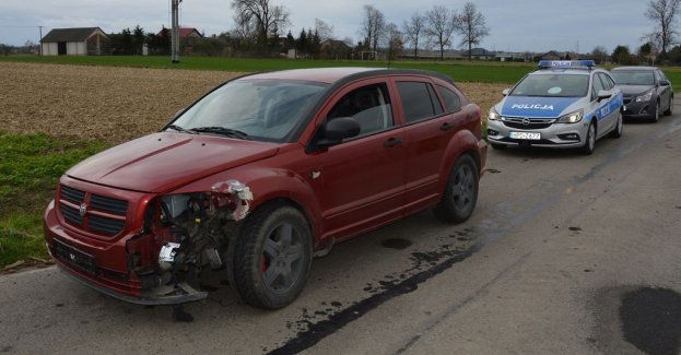 Pijany wjechał w barierę ochronną i zasnął za kierownicą