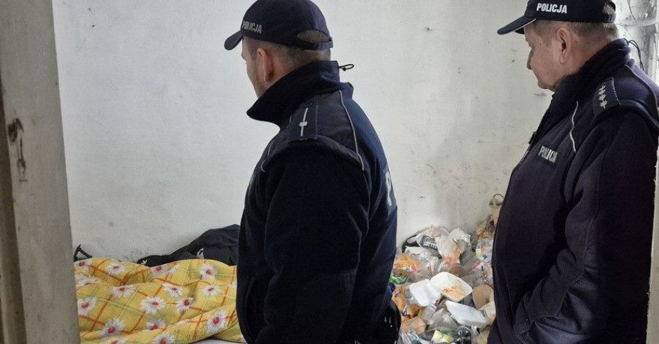 zdjęcie: Dzielnicowy pomógł bezdomnemu i zatrzymał poszukiwanego / fot. KPP w Strzyżowie