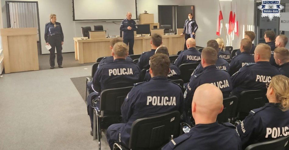 zdjęcie: 24 funkcjonariuszy ukończyło szkolenie podoficerskie / fot. KMP w Bielsku-Białej