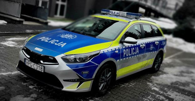 Przekazanie nowego radiowozu dla limanowskich funkcjonariuszy