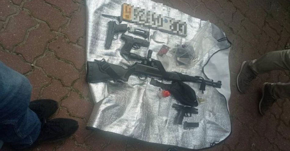 zdjęcie: Jeden wyskakiwał przez okno, a drugi okazał cudzy dokument / fot. KMP Kielce