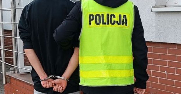 Nie zatrzymał się do kontroli drogowej, był pijany i miał sądowy zakaz kierowania pojazdami