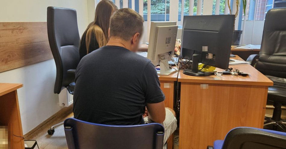 zdjęcie: Pijany ojciec z dziećmi na placu zabaw. Zareagował świadek / fot. KMP w Sopocie