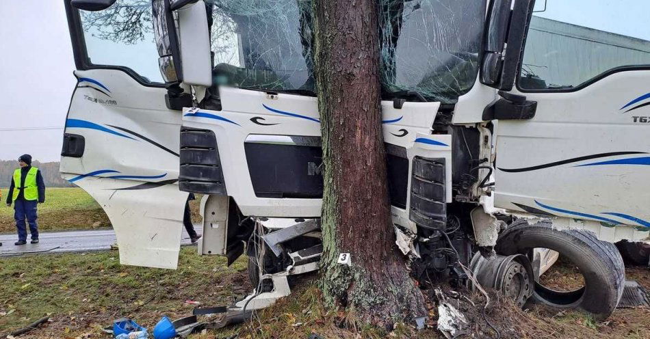 zdjęcie: Śmiertelny wypadek na krajowej 74 w liśniku dużym kolonii / fot. KPP Kraśnik