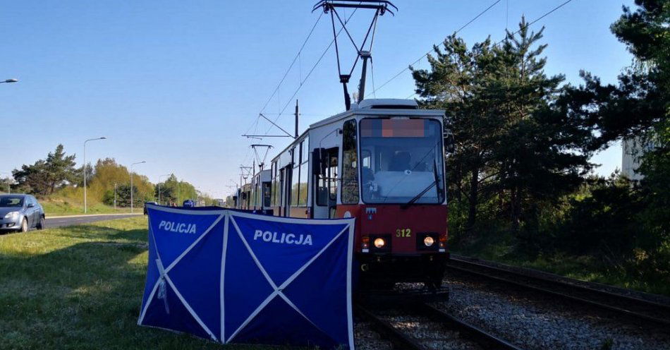 zdjęcie: Policjanci wyjaśniają okoliczności śmiertelnego wypadku / fot. KWP w Bydgoszczy