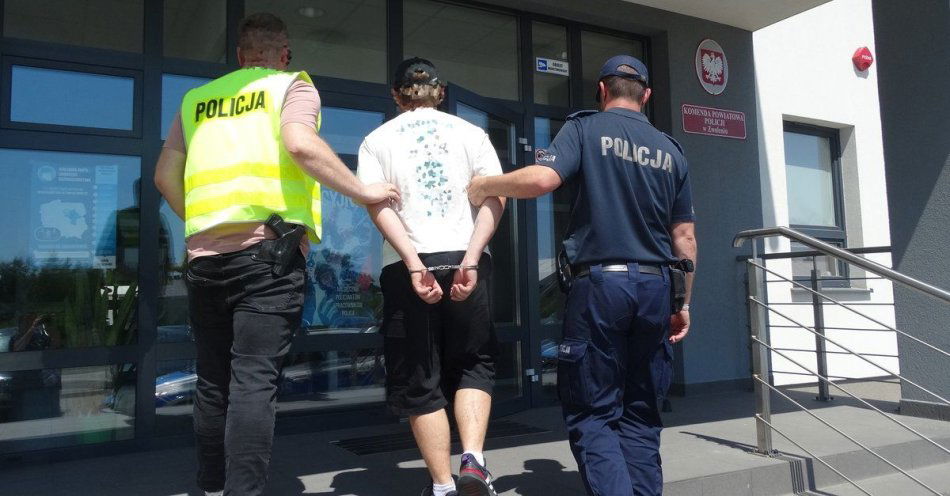 zdjęcie: 19-latek ranił 18-latka. Został zatrzymany przez zwoleńskich policjantów / fot. KPP w Zwoleniu