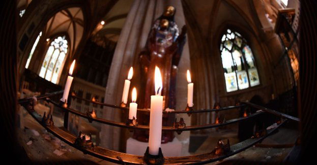 Rozpoczął się pogrzeb szczątków ponad 700 ofiar niemieckich zbrodni odnalezionych w Dolinie Śmierci