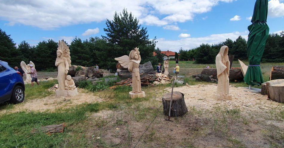 zdjęcie: Właśnie zakończył się dziesiąty Plener Rzeźbiarski U Styperków / fot. TM/MM