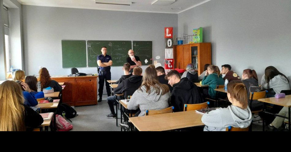 zdjęcie: O hejcie i odpowiedzialności prawnej osób nieletnich / fot. KMP w Piotrkowie Trybunalskim