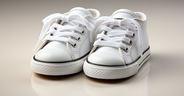 Zamiast telefonu dostał parę tenisówek