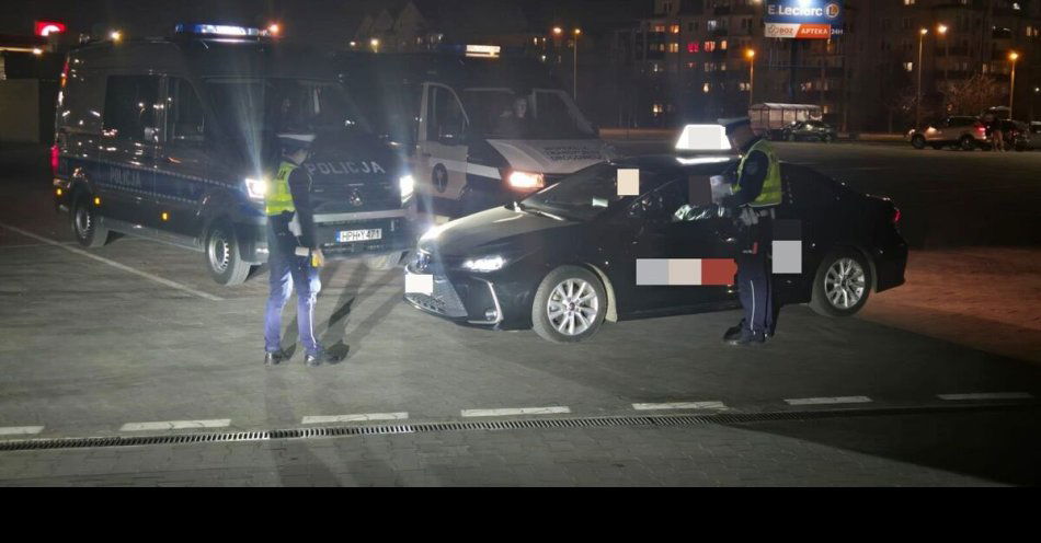 zdjęcie: Wzmożone kontrole przewozów na aplikacje w Ostrołęce / fot. KMP w Ostrołęce