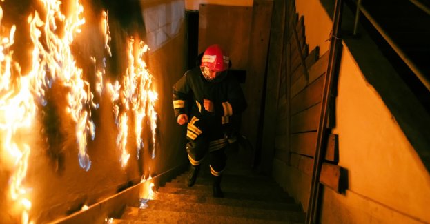 Próba gaszenia oleju wodą przyczyną pożaru w Pszowie