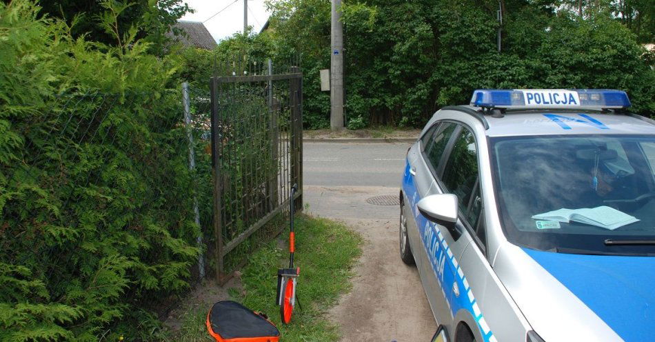 zdjęcie: Policjanci pracowali na miejscu wypadku z udziałem rowerzystki / fot. KPP w Pruszczu Gdańskim