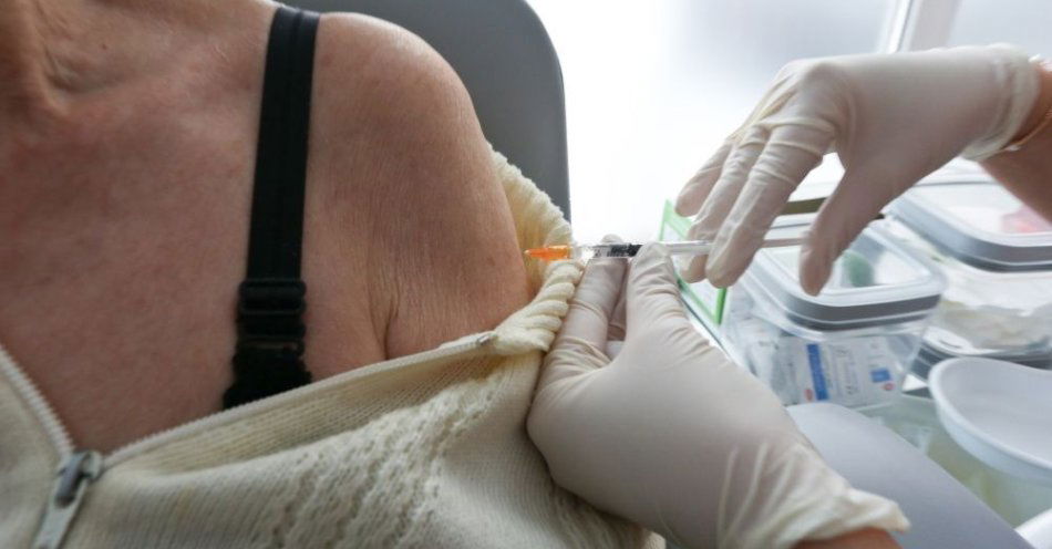 zdjęcie: Od wtorku rozpocznie się wystawianie e-skierowań na szczepienia przeciw COVID-19 / fot. PAP