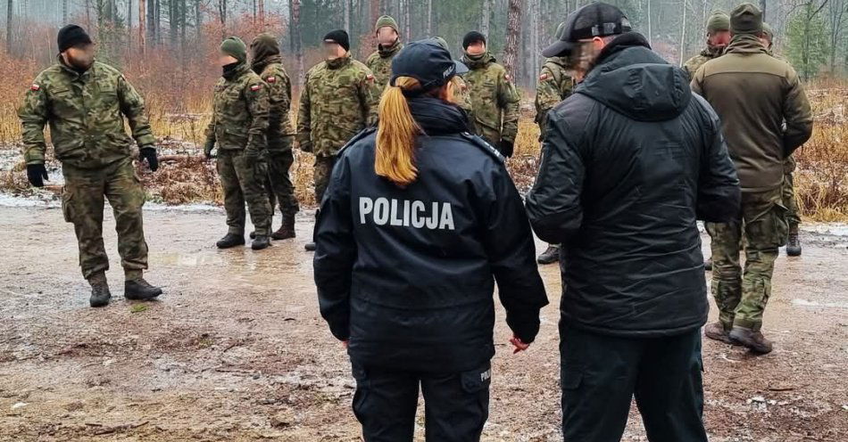 zdjęcie: Policjanci z Giżycka i Olsztyna szkolą terytorialsów w poszukiwaniach zaginionych! / fot. KPP w Giżycku