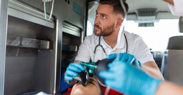 Ratownicy medyczni uczą się, jak radzić sobie z agresywnymi pacjentami