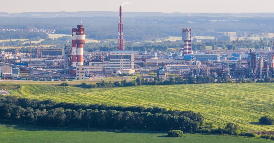 zdjęcie: Ponad 277 mln zł wsparcia dla dużych przedsiębiorstw na rzecz transformacji / v9827939
