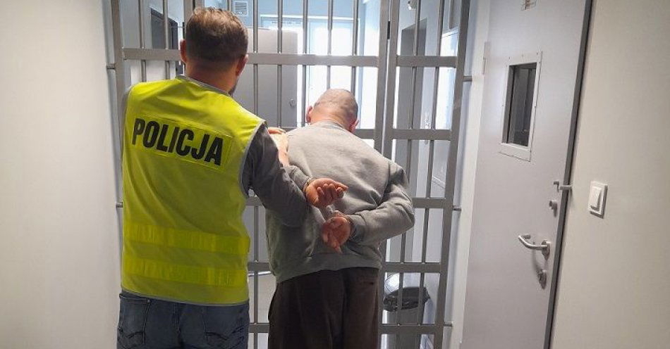 zdjęcie: Włamał się do restauracji – został zatrzymany przez policjantów / fot. KPP w Pruszczu Gdańskim