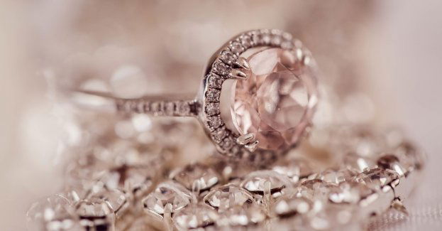 Oszukana przez „wnuczka” 87-latka straciła biżuterię wartą 50 tysięcy złotych