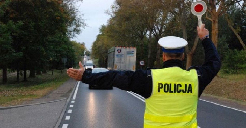 zdjęcie: Zbliża się jesień, uważajmy na zmianę pogody i warunków drogowych / fot. KPP w Człuchowie
