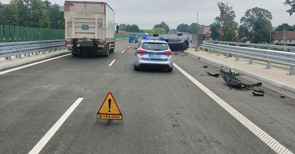 zdjęcie: Groźne zdarzenie drogowe za węzłem Sorkwity / fot. KPP w Mrągowie