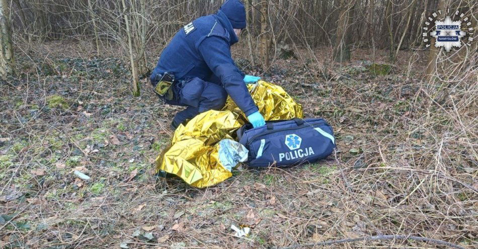 zdjęcie: Policjanci uratowali skrajnie wychłodzonego 56-latka / fot. KPP Namysłów