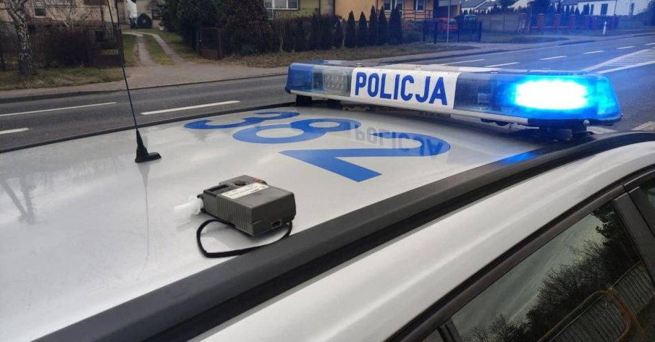 zdjęcie: Uciekał przed policją pijany i bez prawa jazdy. Rozbił auto / fot. KPP w Opocznie