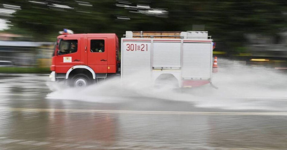zdjęcie: 480 interwencji związanych z z intensywnymi opadami deszczu i burzami / fot. PAP