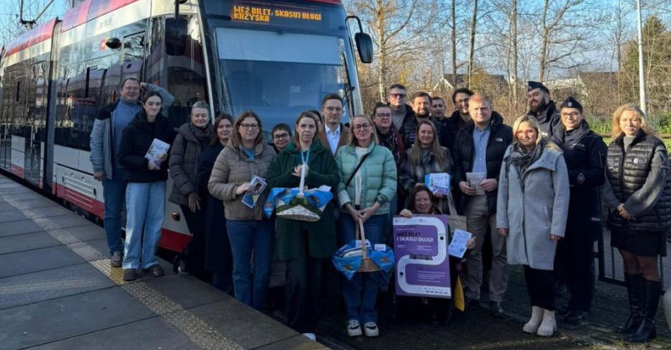 zdjęcie: Tramwaj dla seniorów przypomina o bezpieczeństwie / fot. KMP w Gdańsku