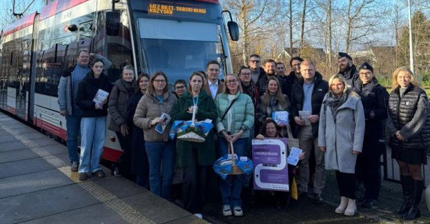 Tramwaj dla seniorów przypomina o bezpieczeństwie