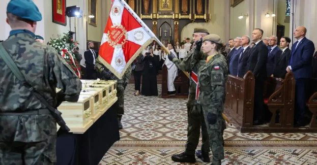 Łódź: rozpoczęły się uroczystości pogrzebowe ofiar niemieckiego obozu dla dzieci przy ul. Przemysłowej