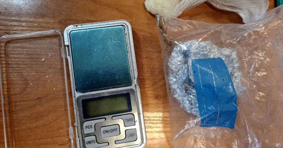 zdjęcie: 19 latek zatrzymany za posiadanie marihuany i mefedronu / fot. KPP Wysokie Mazowieckie